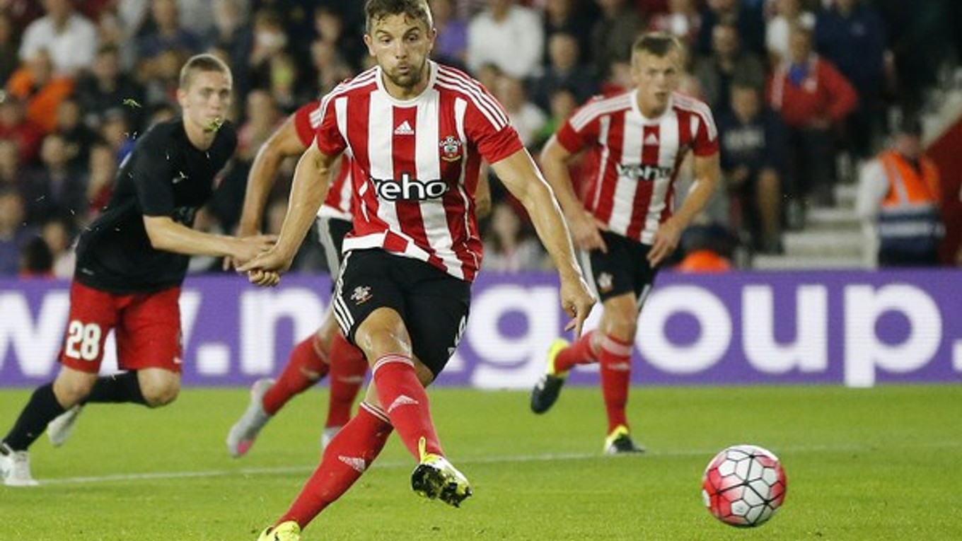 Jay Rodriguez strieľa z pokutového kopu gól do siete Midtjyllandu v zápase Európskej ligy. Po návrate na trávniky si príliš veľa nezahral a opäť sa zranil.