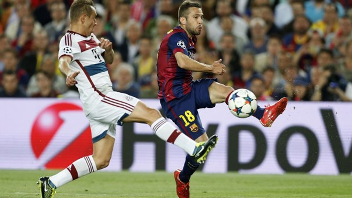 Jordi Alba (vpravo) sa opäť vráti do zostavy FC Barcelona po zranení stehenného svalu.