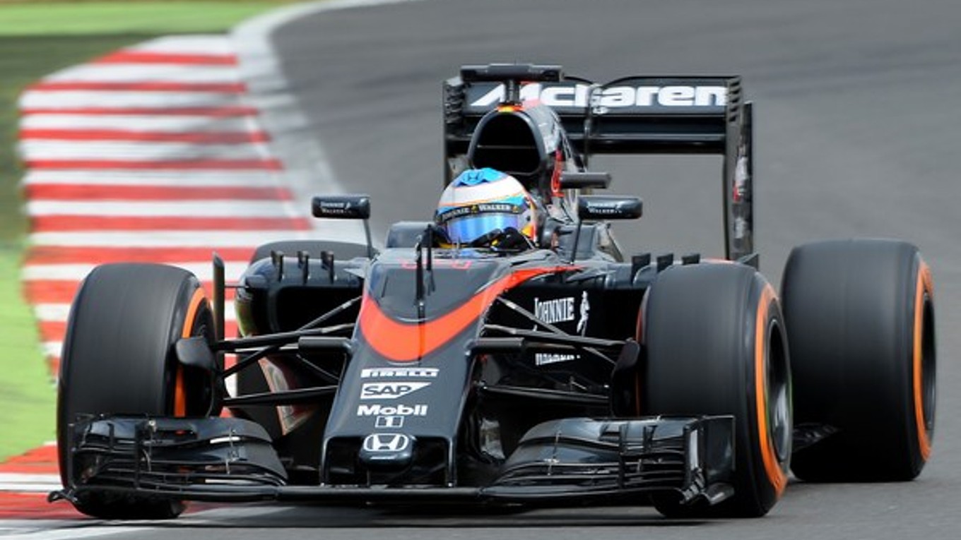 Jazdcov tímu McLaren neprestáva od začiatku sezóny prenasledovať smola.