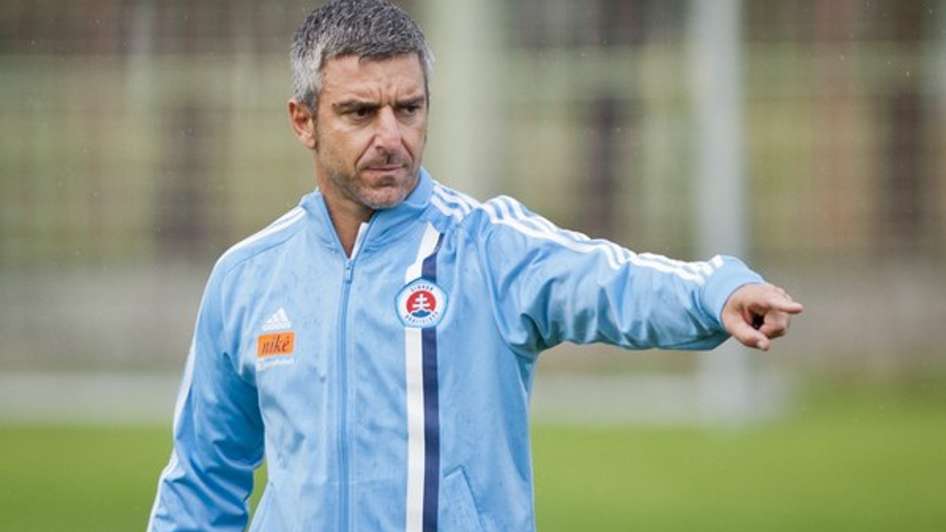 Nikodimos Papavasiliou nahradil na trénerskej lavičke Slovana Dušana Tittela.