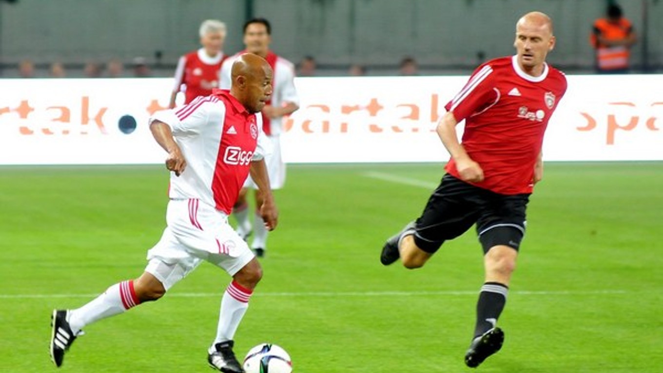 Úvodný zápas na novom štadióne odohrali starí páni Trnavy s Old Boys Ajaxu Amsterdam.