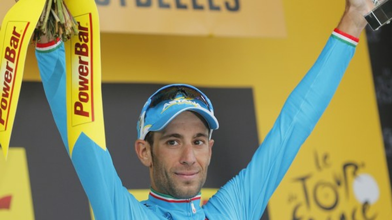 Zhodou okolností presne pred mesiacom triumfoval Nibali v 19. etape tohtoročnej Tour de France. Na Vuelte si však Talian urobil poriadnu hanbu.