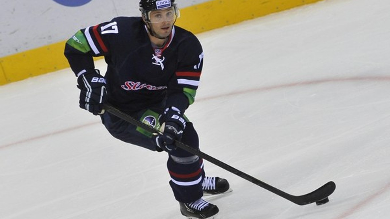 Ľubomír Višňovský si už dres Slovana obliekal - v sezóne 2012/2013 počas výluky v NHL.