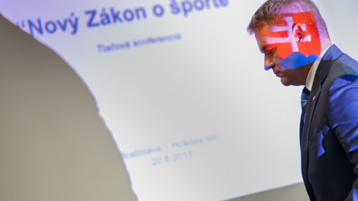 Na snímke predseda NR SR Peter Pellegrini počas tlačovej konferencie k novému zákonu o športe.