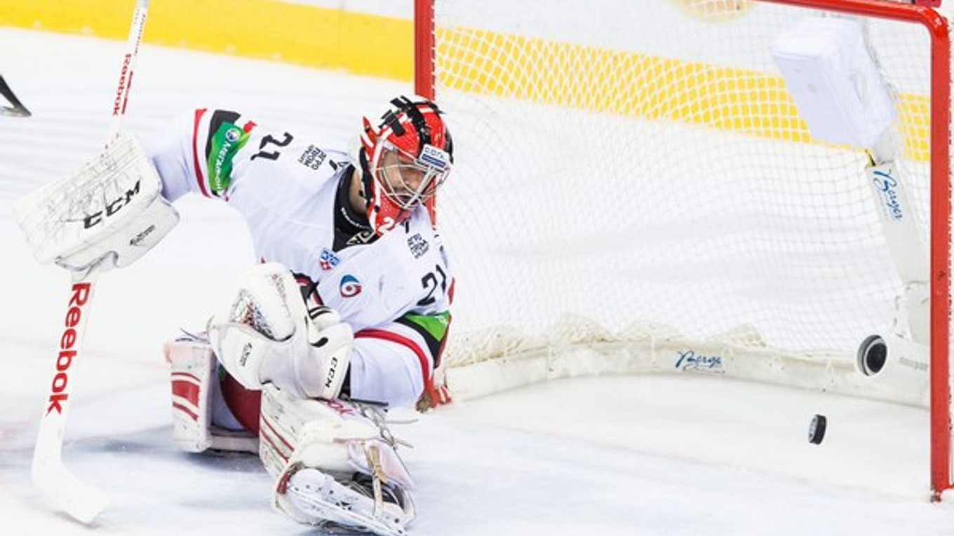 Brankár Jekaterinburgu Jakub Kovář dostal rovnako ako jeho náprotivok v riadnom hracom čase iba jediný gól.