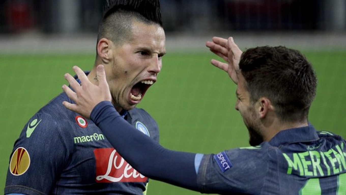 Marek Hamšík (vľavo) nastúpi v skupinovej fáze Európskej ligy aj proti Legii Varšava, za ktorú hrajú Slováci Ondrej Duda a Dušan Kuciak.