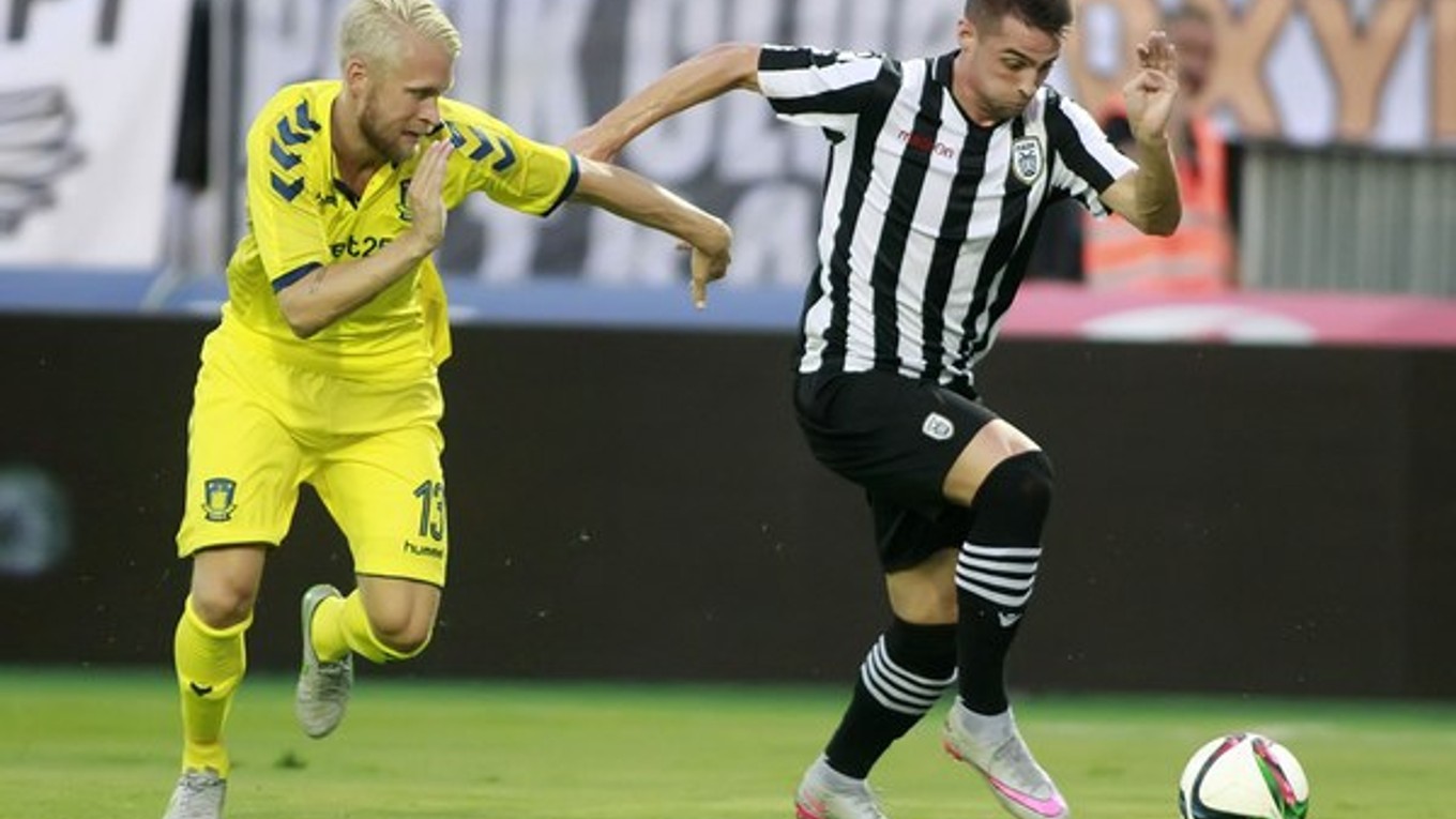 Róbert Mak (vpravo) patrí medzi opory gréckeho celku PAOK Solún.