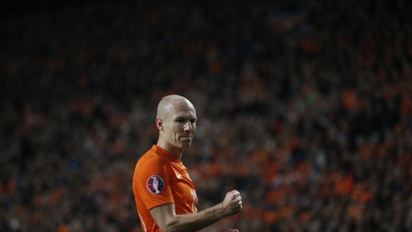 Holandsko prvý raz povedie v zápase ako kapitán Arjen Robben.