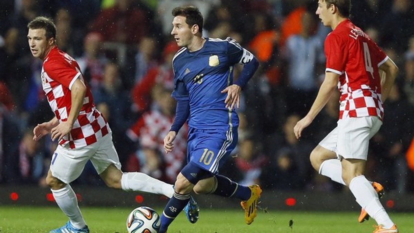 Lionel Messi (uprostred) pomohol dvoma gólmi k vysokej výhry Argentíny