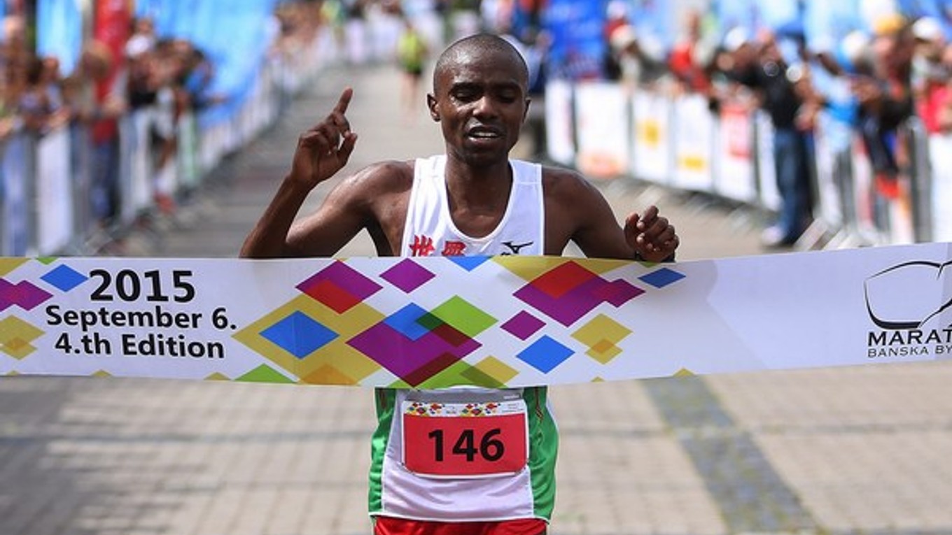Víťaz maratónu v Banskej Bystrici Joel Maina Mwangi z Kene.