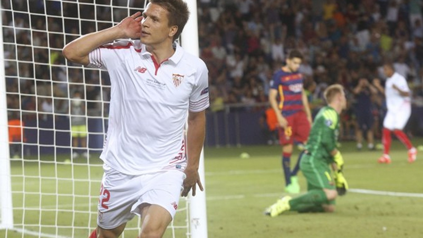 Jevhen Konopljanka v drese FC Sevilla strelil nedávno v zápase o Superpohár gól Barcelone.