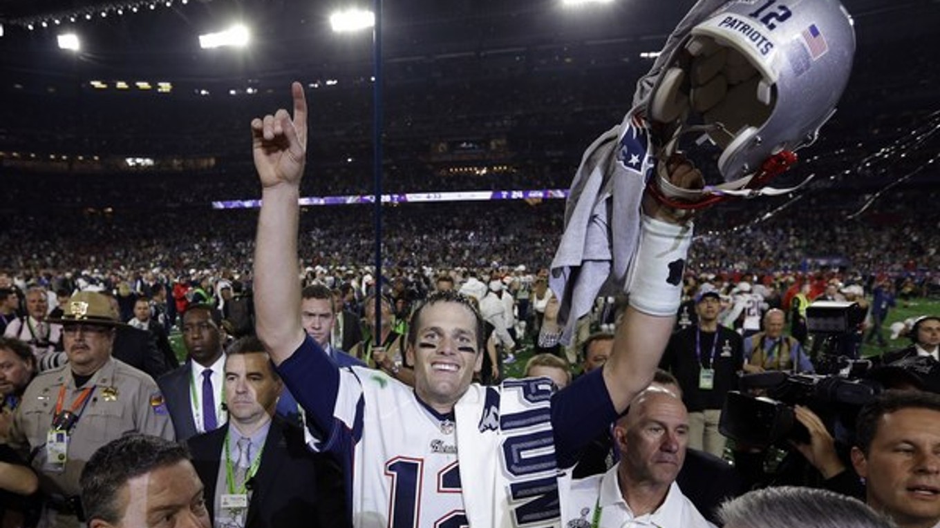 Takto sa tešil Tom Brady vo februári zo zisku trofeje v Super Bowle.