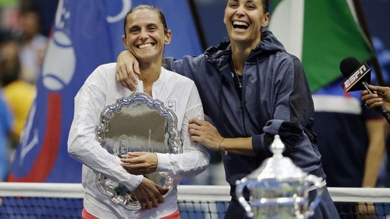 Šampiónka US Open Flavia Pennettová (vpravo) a jej kamarátka – zdolaná finalistka Roberta Vinciová.