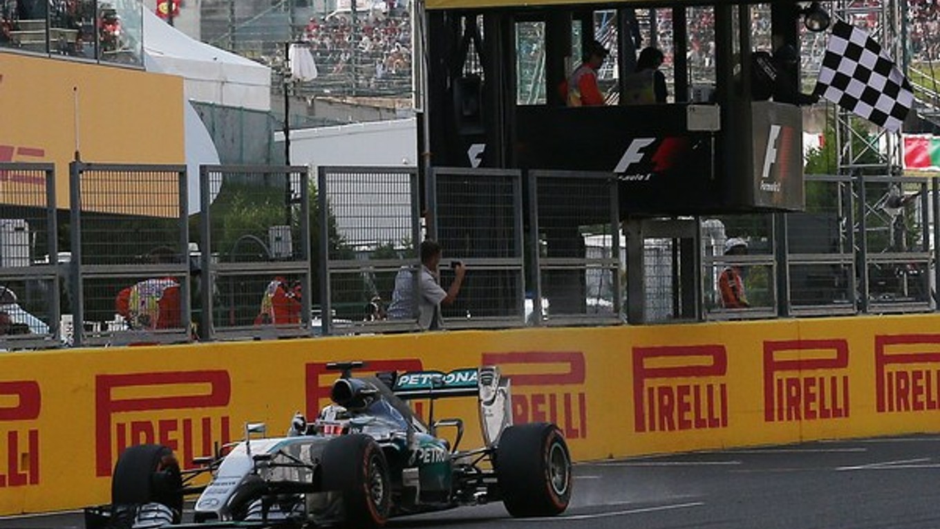 Lewis Hamilton si vybojoval ôsme víťazstvo v sezóne.