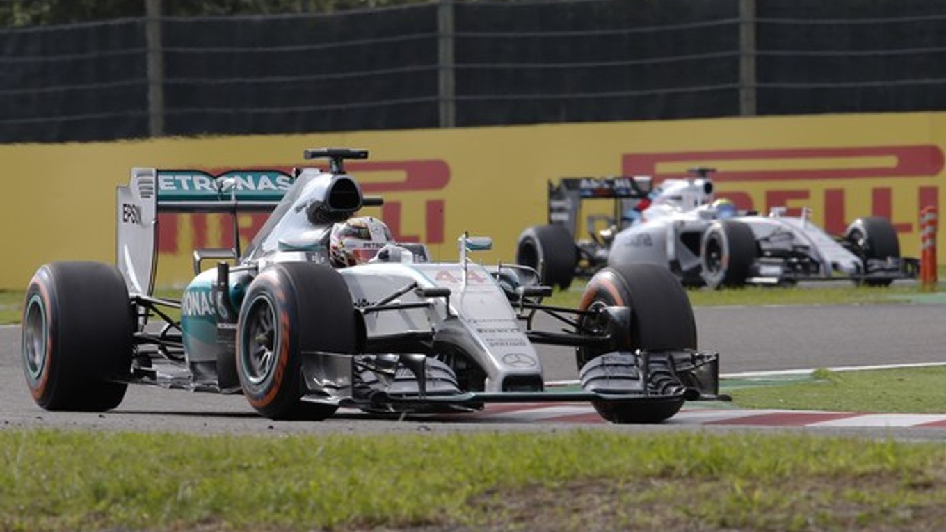 V seriáli majstrovstiev sveta F1 už druhý rok za sebou suverénne dominujú Mercedesy.