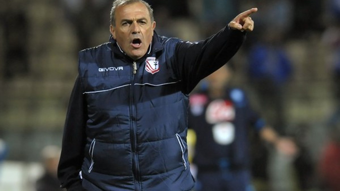Tréner Fabrizio Castori vydržal na lavičke nováčika iba šesť kôl.