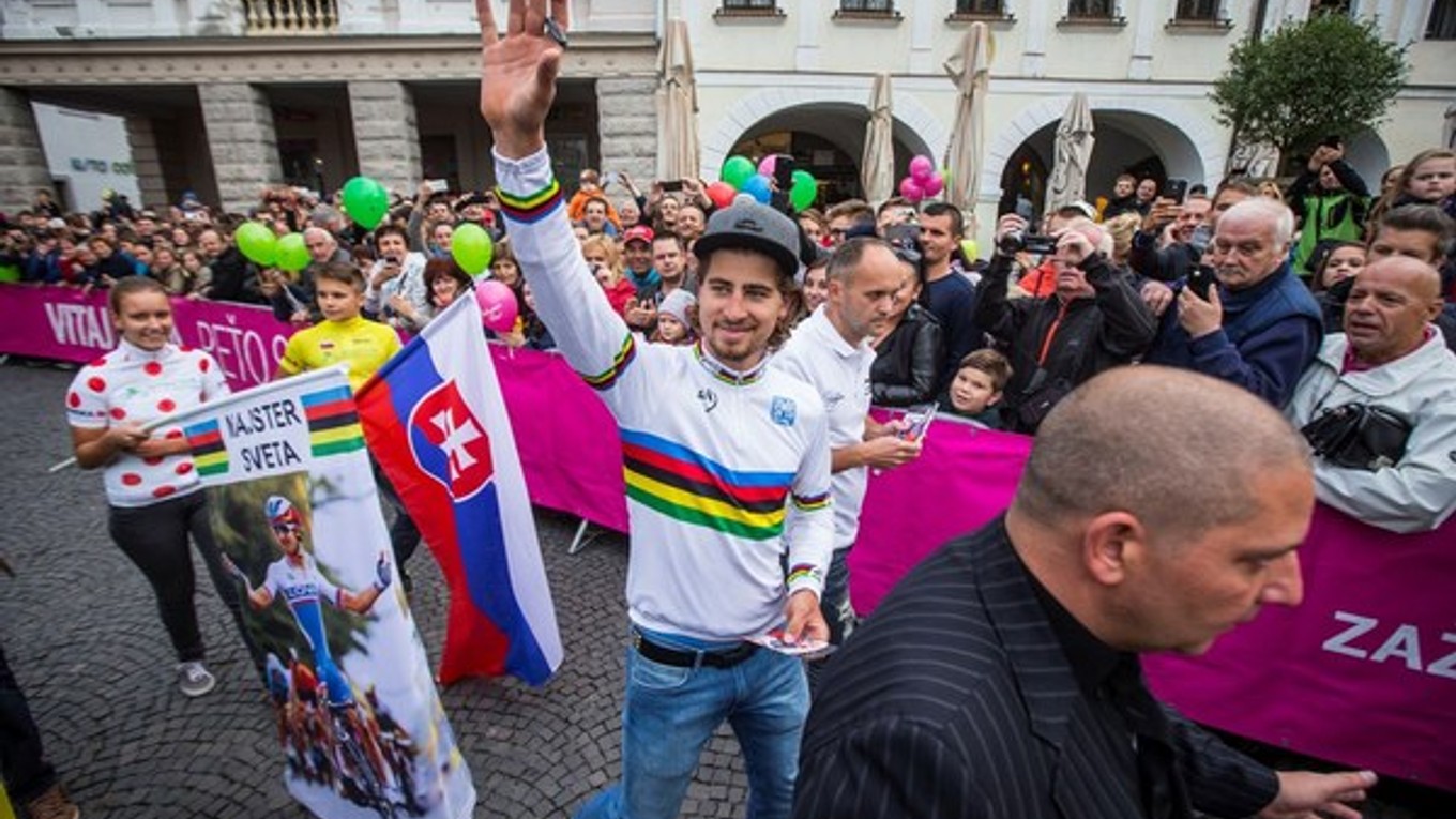 Peter Sagan si užíval majstrovské oslavy.