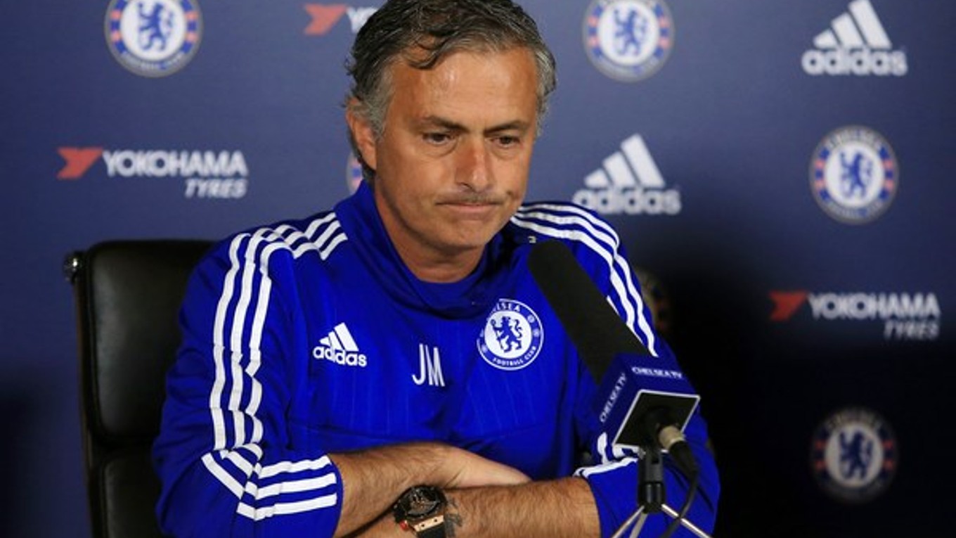 Tréner Chelsea Londýn José Mourinho.