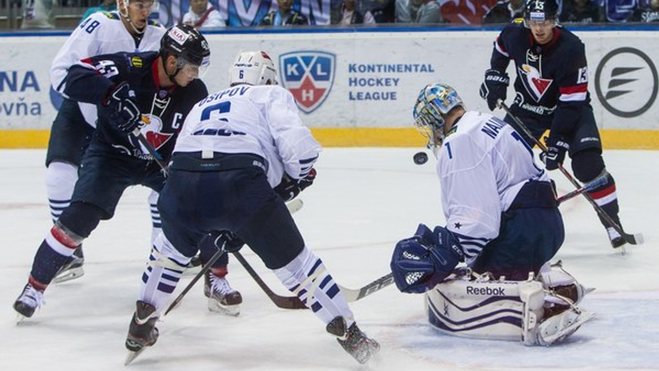 Tento rok si hokejisti z ďalekého Vladivostoku zahrali aj v Bratislave - hneď v úvodnom kole KHL. A vo februári vycestujú na zápas i do Číny.