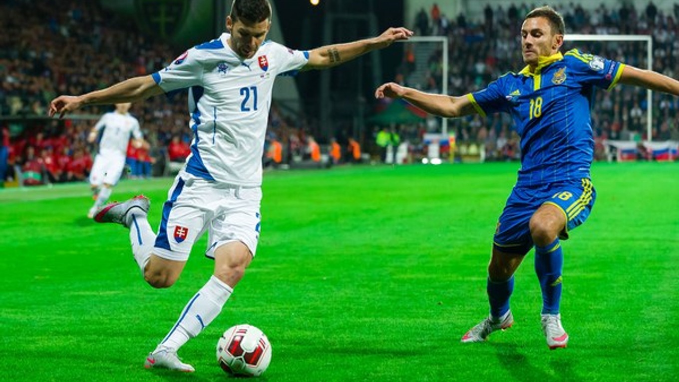 Michal Ďuriš (s číslom 21) nastúpil v kvalifikácii o postup na ME 2016 vo Francúzsku iba jediný raz v základnej zostave - v zápase proti Ukrajine.