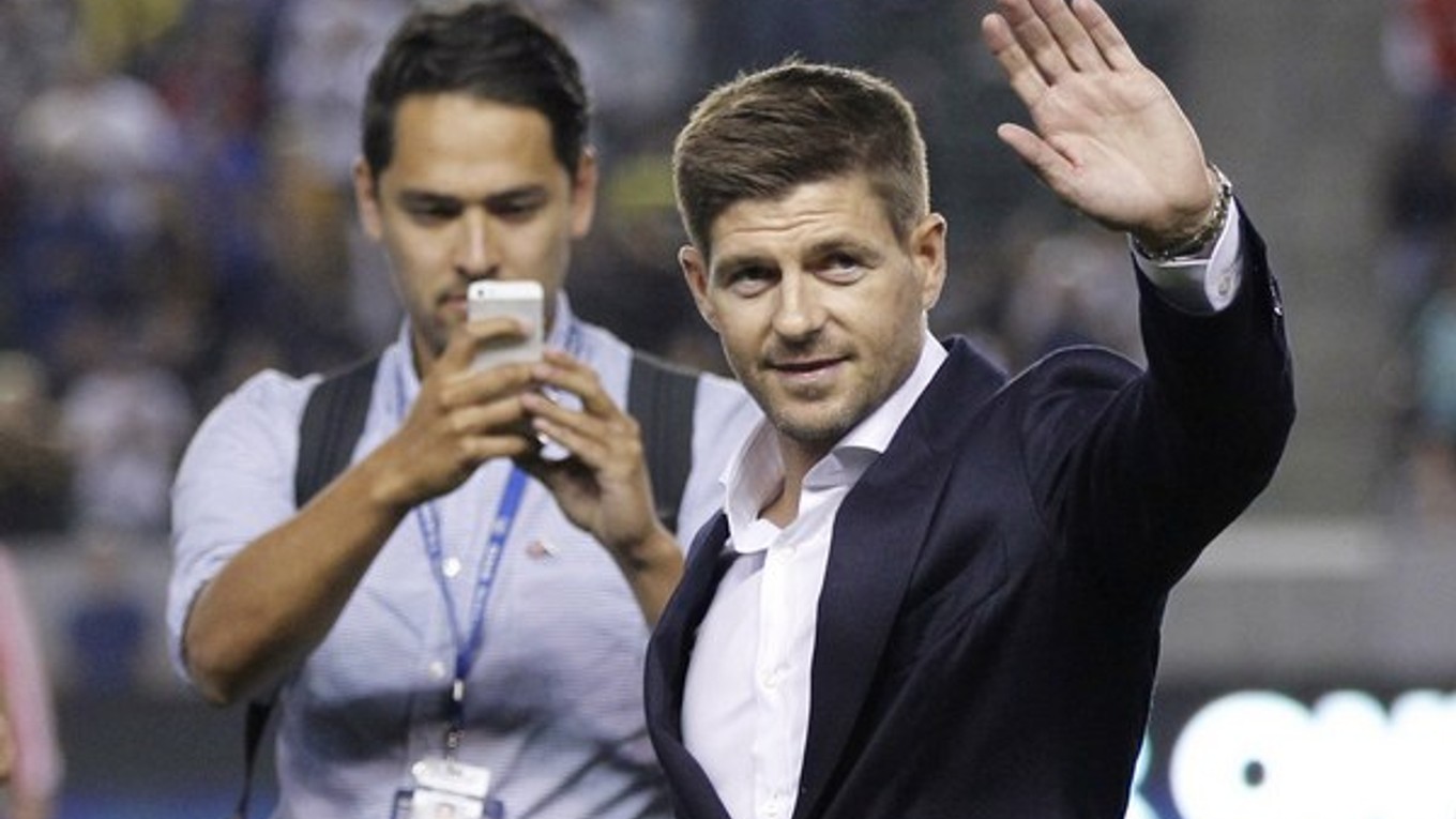 Steven Gerrard sa predstavil fanúšikom v Los Angeles.