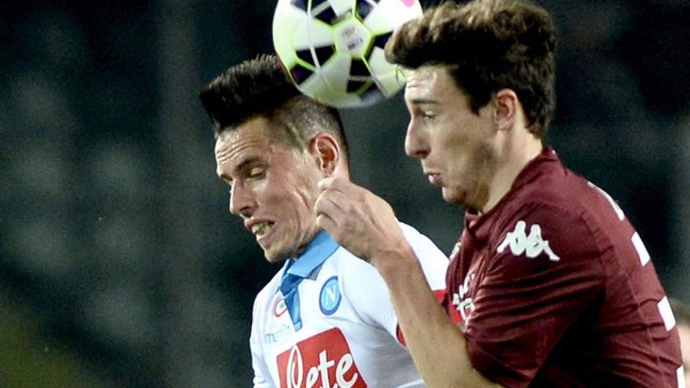 Darmian (vpravo) je aj dobrým hlavičkárom.