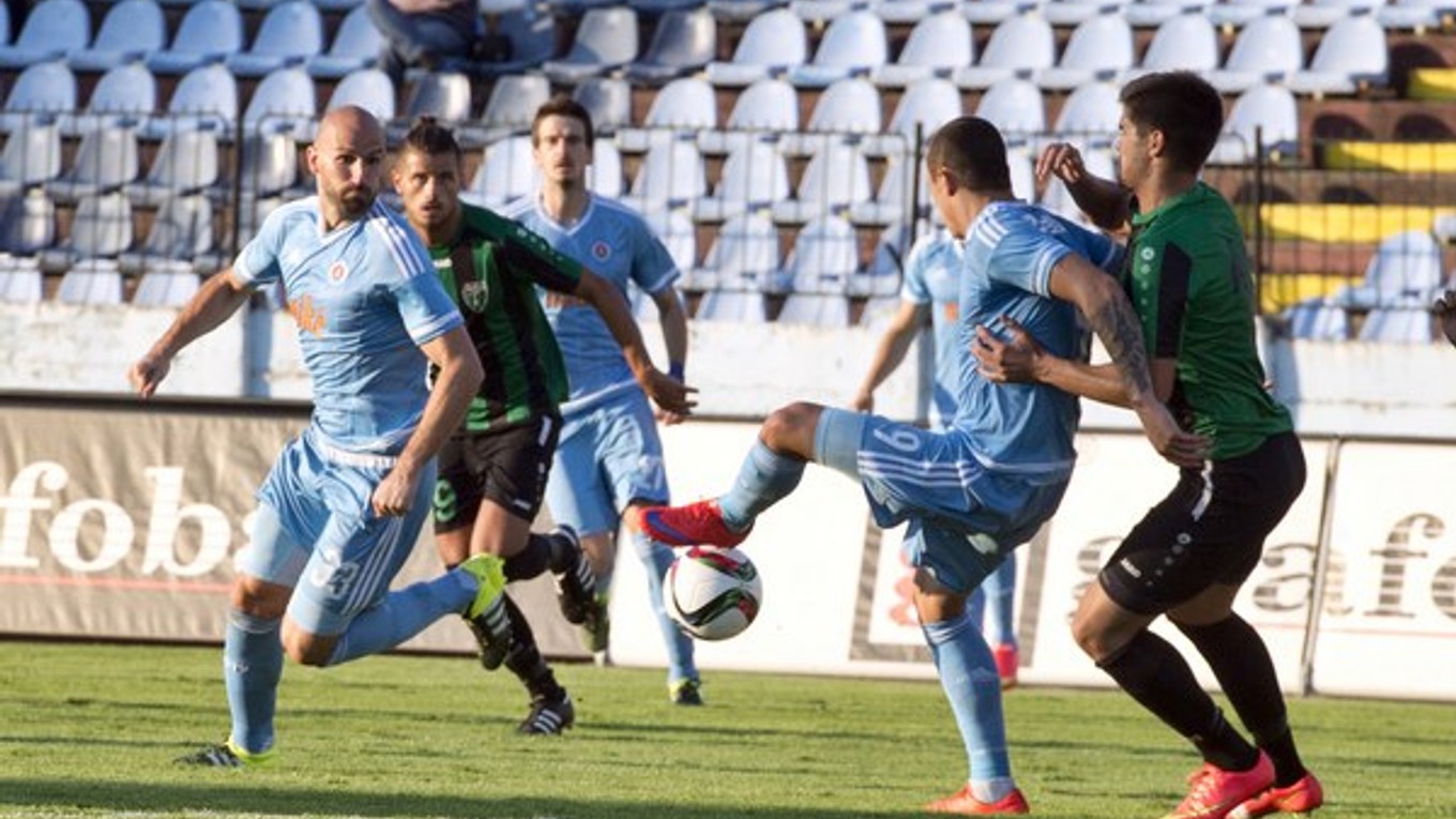 K trojgólovému víťazstvu prispel jedným presným zásahom aj Róbert Vittek (vľavo).