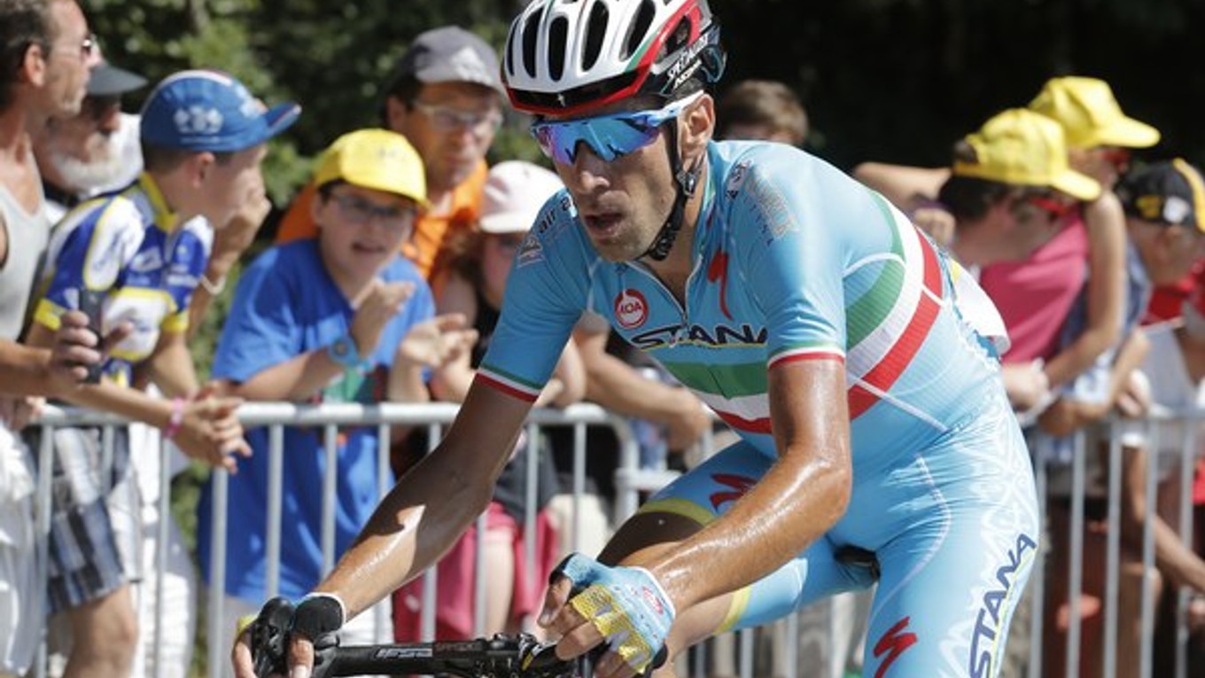 Obhajca celkového prvenstva Vincenzo Nibali na tohtoročnej Tour de France stráca už po prvom týždni.