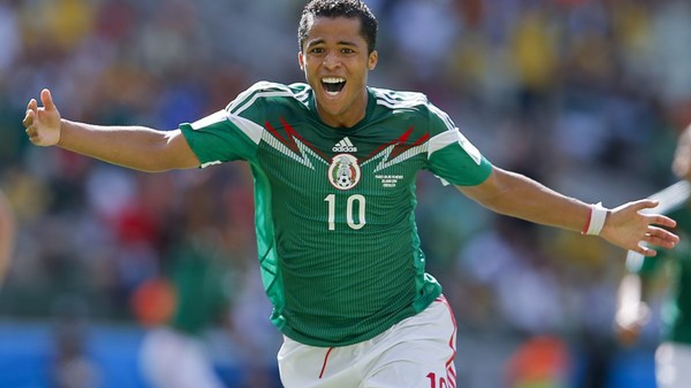 Giovani Dos Santos si v súčasnosti oblieka dres Mexika na CONCACAF Gold Cupe.