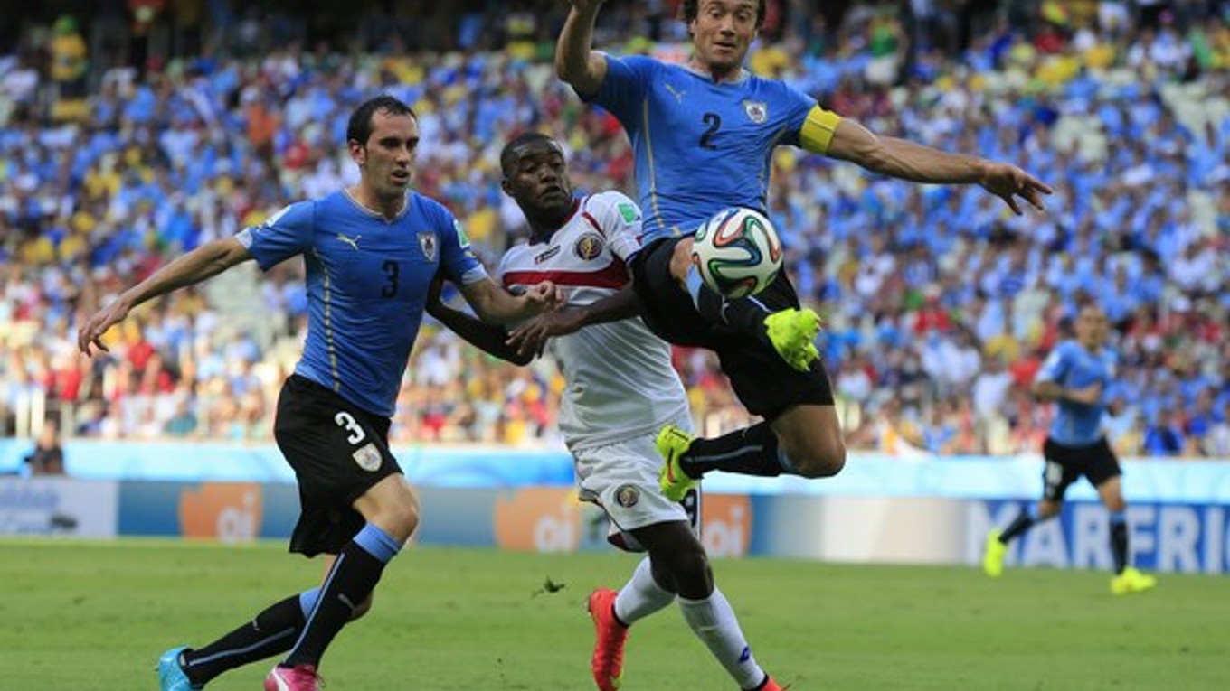 Uruguajčan Diego Lugano bol kapitánom národného tímu na MS v Brazílii.
