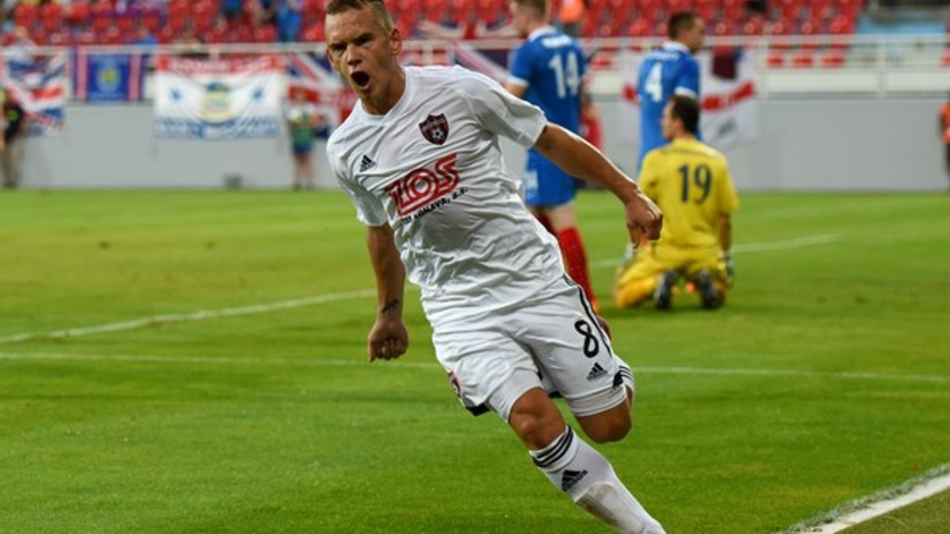 Trnavčan Martin Mikovič sa teší z gólu na 2:1 do siete Linfield FC v úvodnom zápase 2. predkola Európskej ligy.