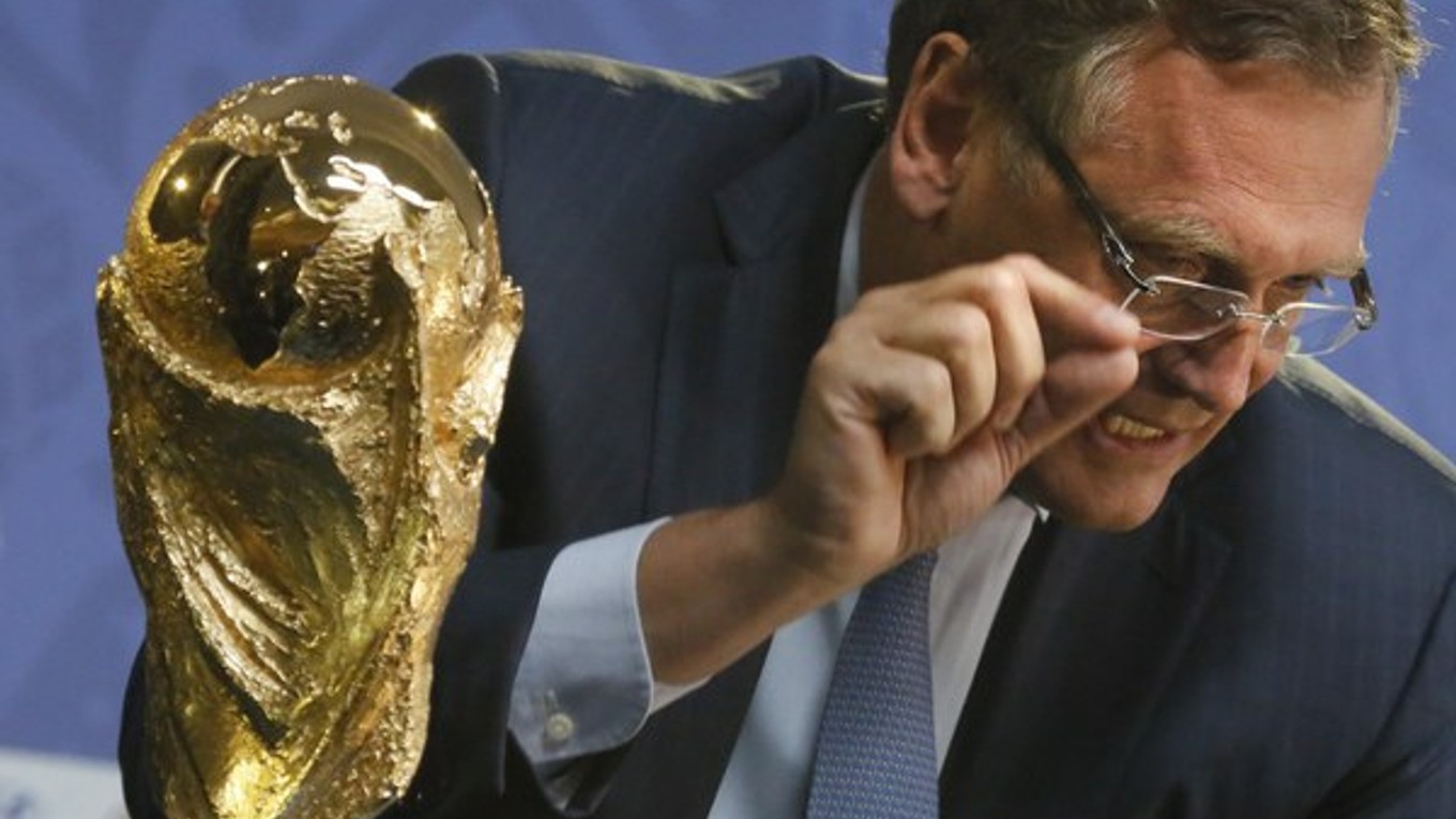 Generálny sekretár FIFA Jérome Valcke skončí spoločne so Seppom Blatterom.