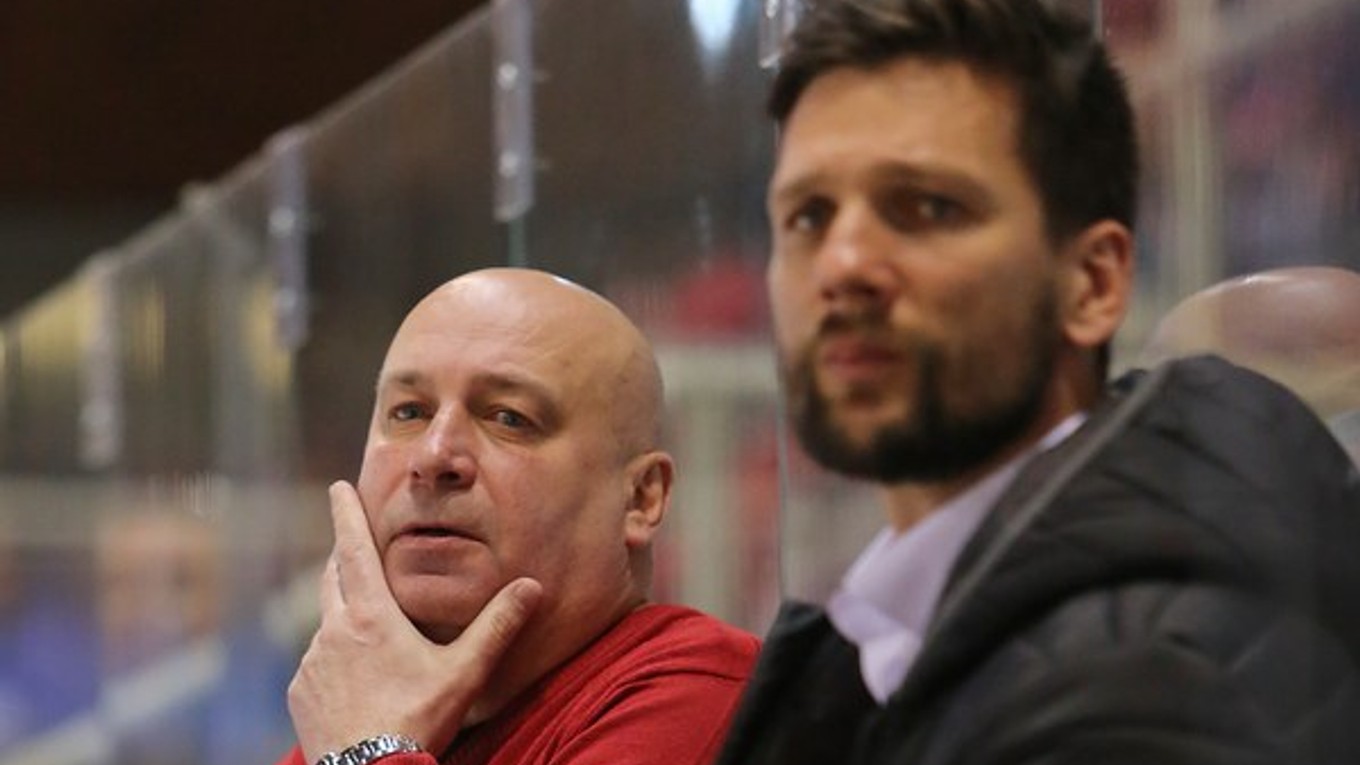 Miroslav Chudý (vľavo) už nie je trénerom Banskej Bystrice. Pozíciu hlavného trénera dočasne prevzal Richard Zedník (vpravo).