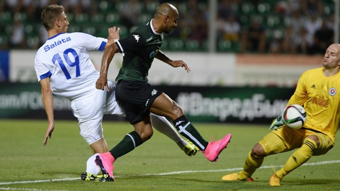 Brazílsky legionár Ari riadne podkuroval slovanistickej obrane.