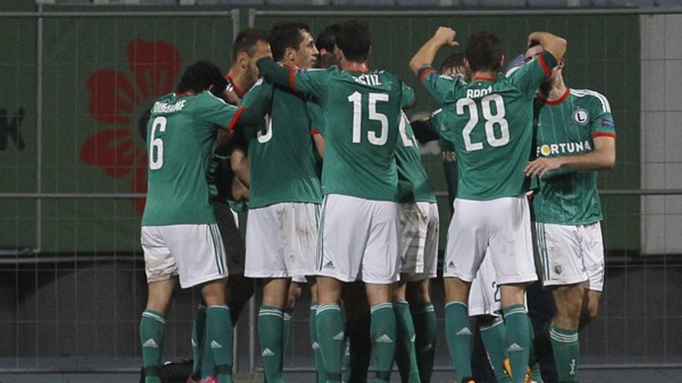 V Albánsku sa hráči Legie pobrali do šatne predčasne, dôvodom boli výtržnosti domácich fanúšikov.