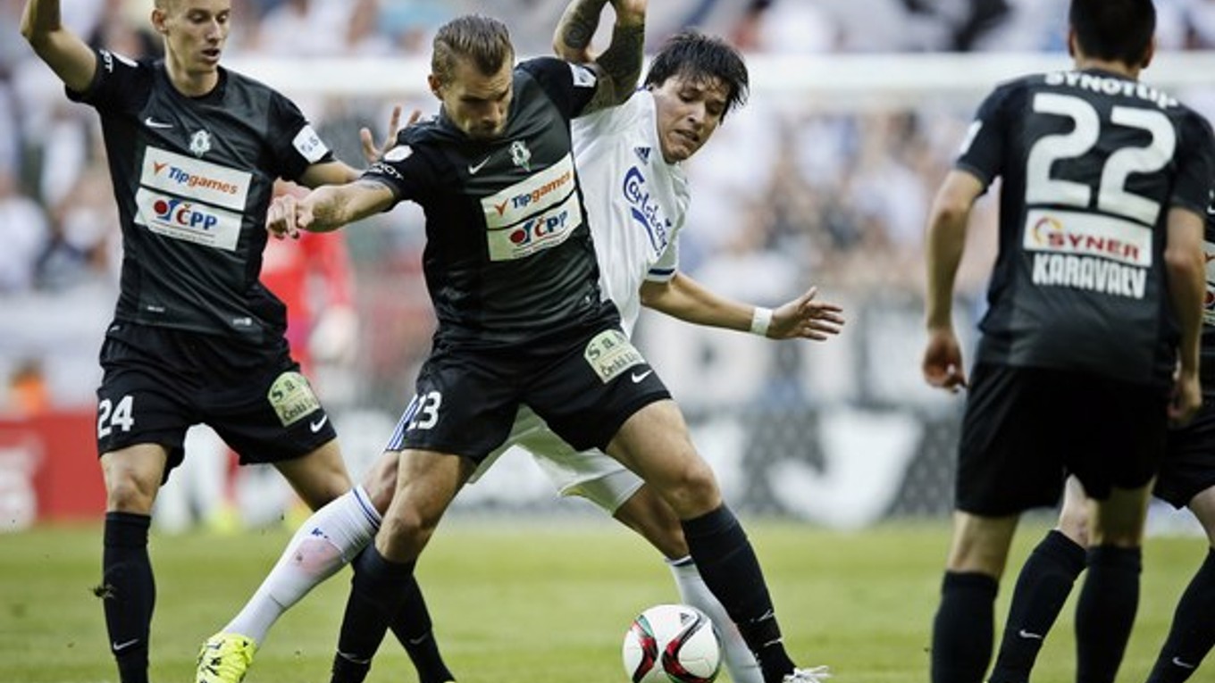 Ján Greguš (vľavo) bol jedným z dôležitých strojcov pravdepodobne najväčšieho víťazstva v jabloneckej klubovej histórii.