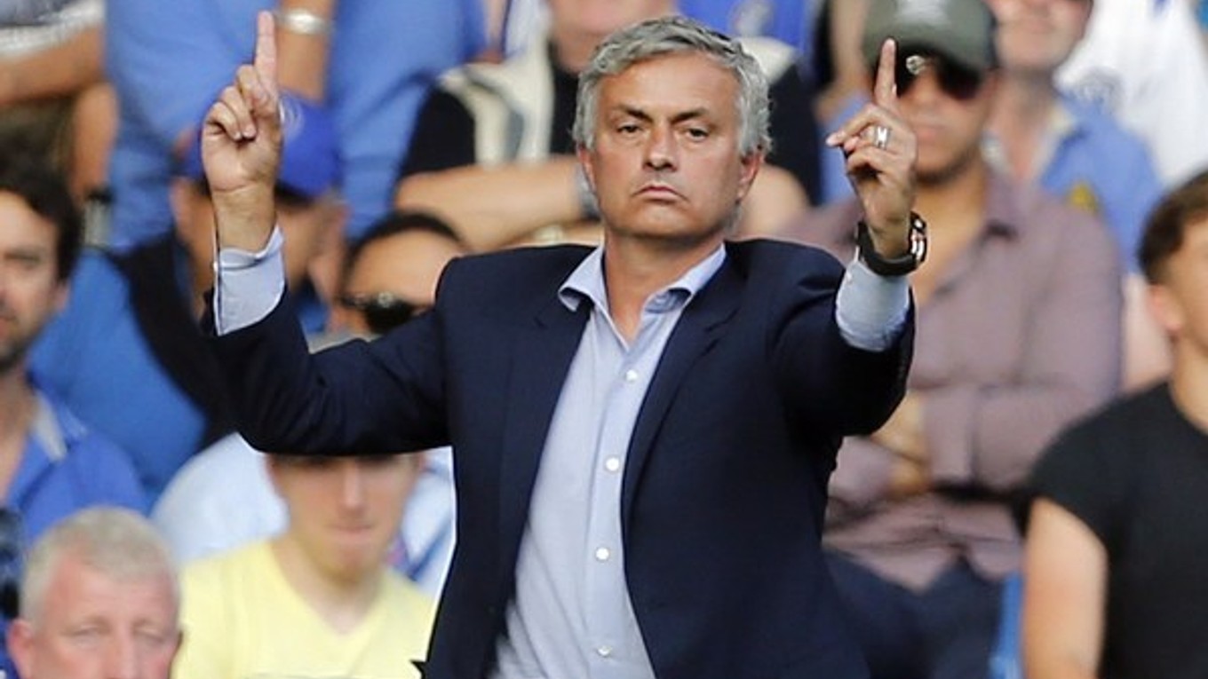 José Mourinho (na snímke) nebol po úvodnom zápase Chelsea v novom ročníku spokojný so svojim lekársky tímom.