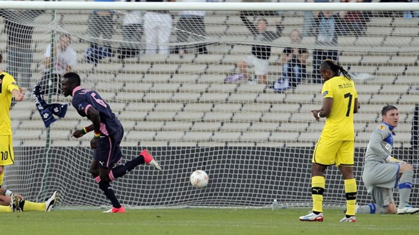 Hráči Bordeaux (čierno-ružová) strelili v ligovej premiére len jediný gól a prehrali.