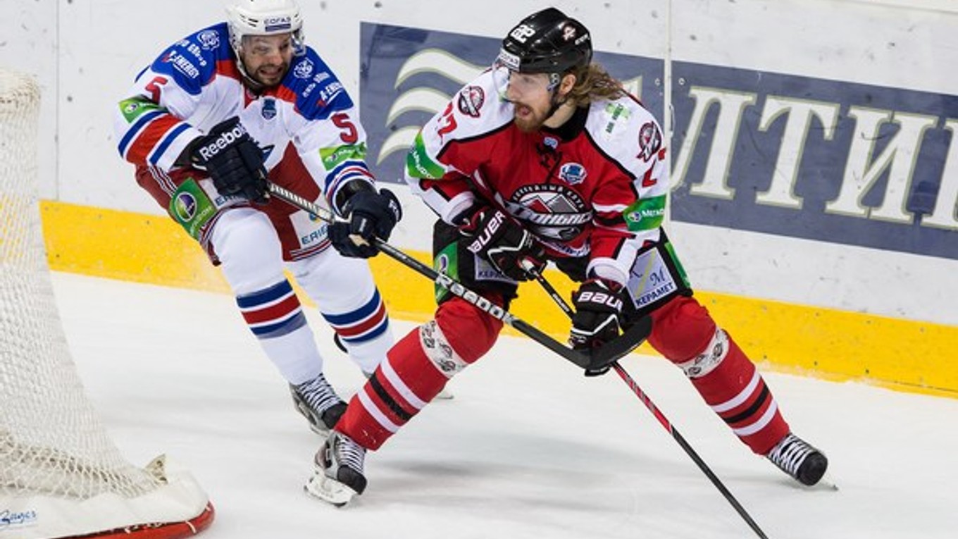 V minulosti si Lukáš Kašpar (vpravo) v KHL obliekal dres Donbassu Doneck.