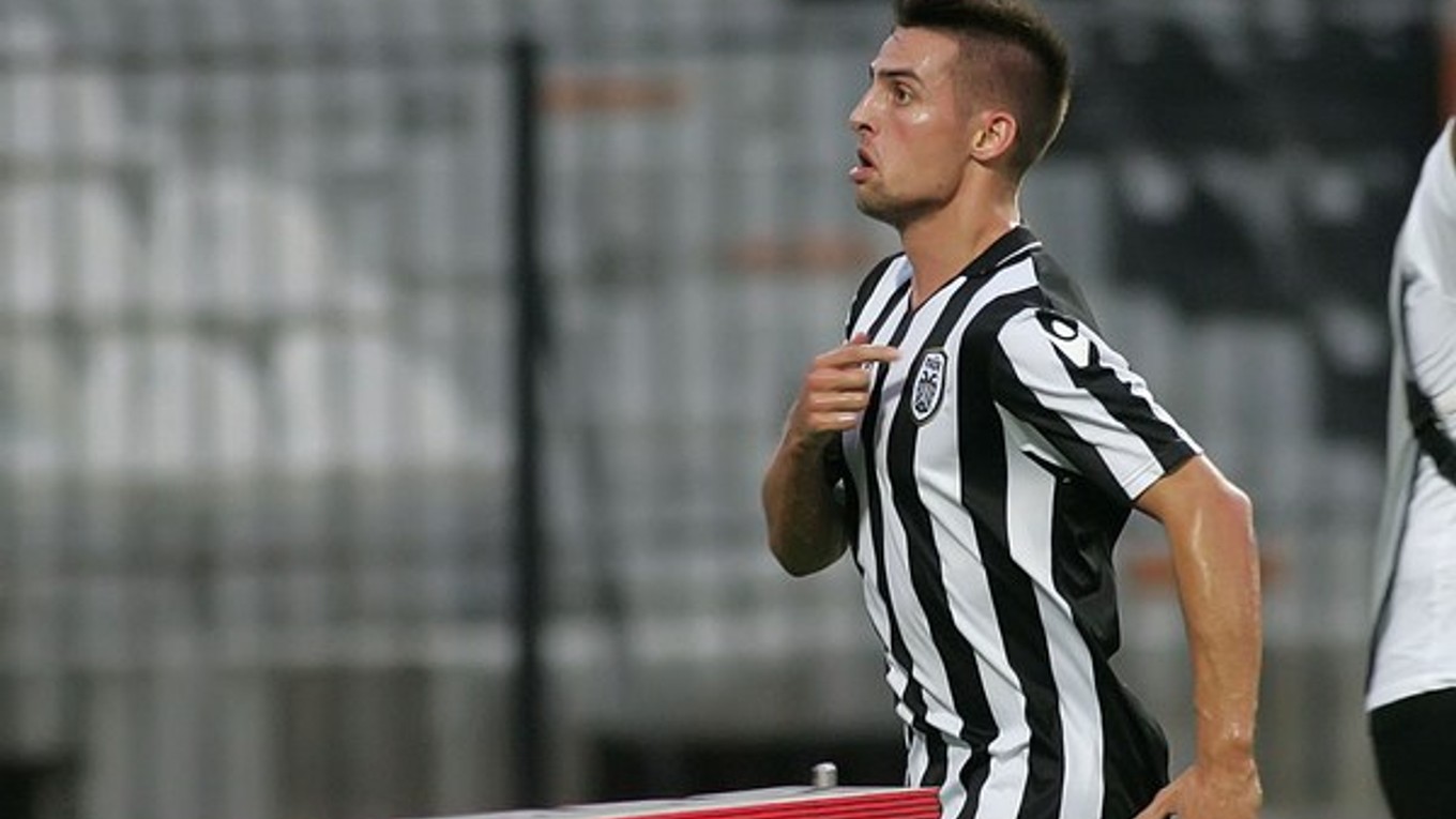 Slovenský reprezentant zostrelil slávny dánsky klub hetrikom.