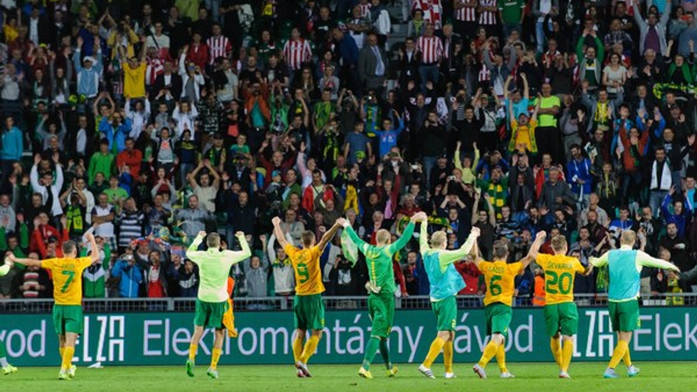 Radosť žilinských futbalistov po štvrtkovom domácom triumfe nad Bilbaom.