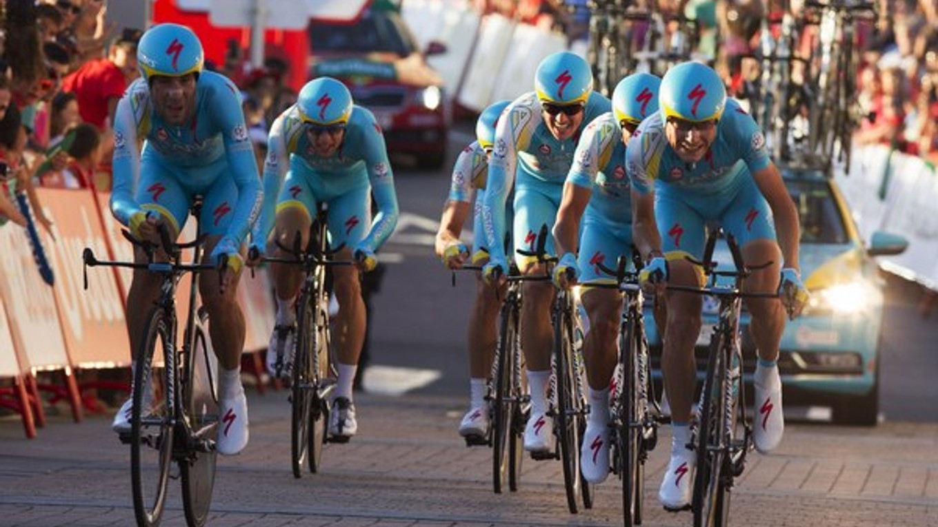 Pred dvomi rokmi bola úvodnou etapou Vuelty tímová časovka, ktorú ovládlo družstvo Astana.