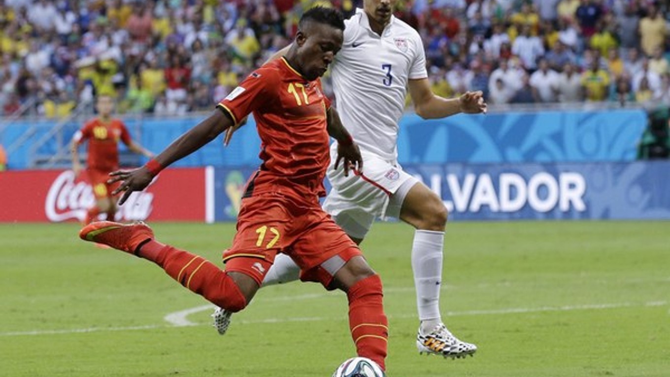 Belgičan Divock Origi (vľavo).