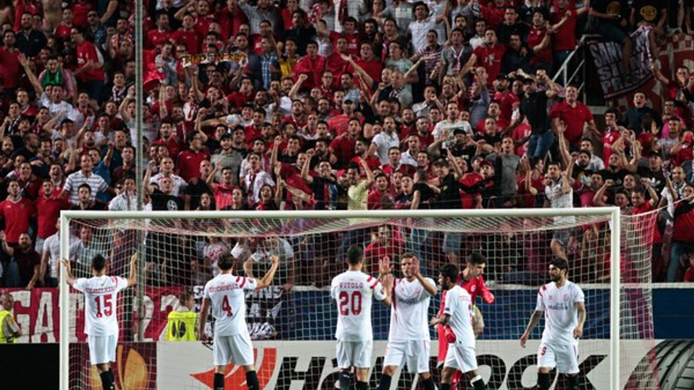 Futbalisti FC Sevilla sa môžu v prípade úspechu radovať so svojimi fanúšikmi z už štvrtej trofeje za triumf v Európskej lige.