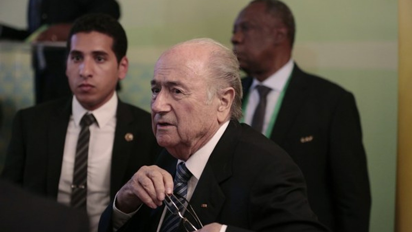 Súčasný prezident FIFA Sepp Blatter sa uchádza už o svoj piaty mandát.