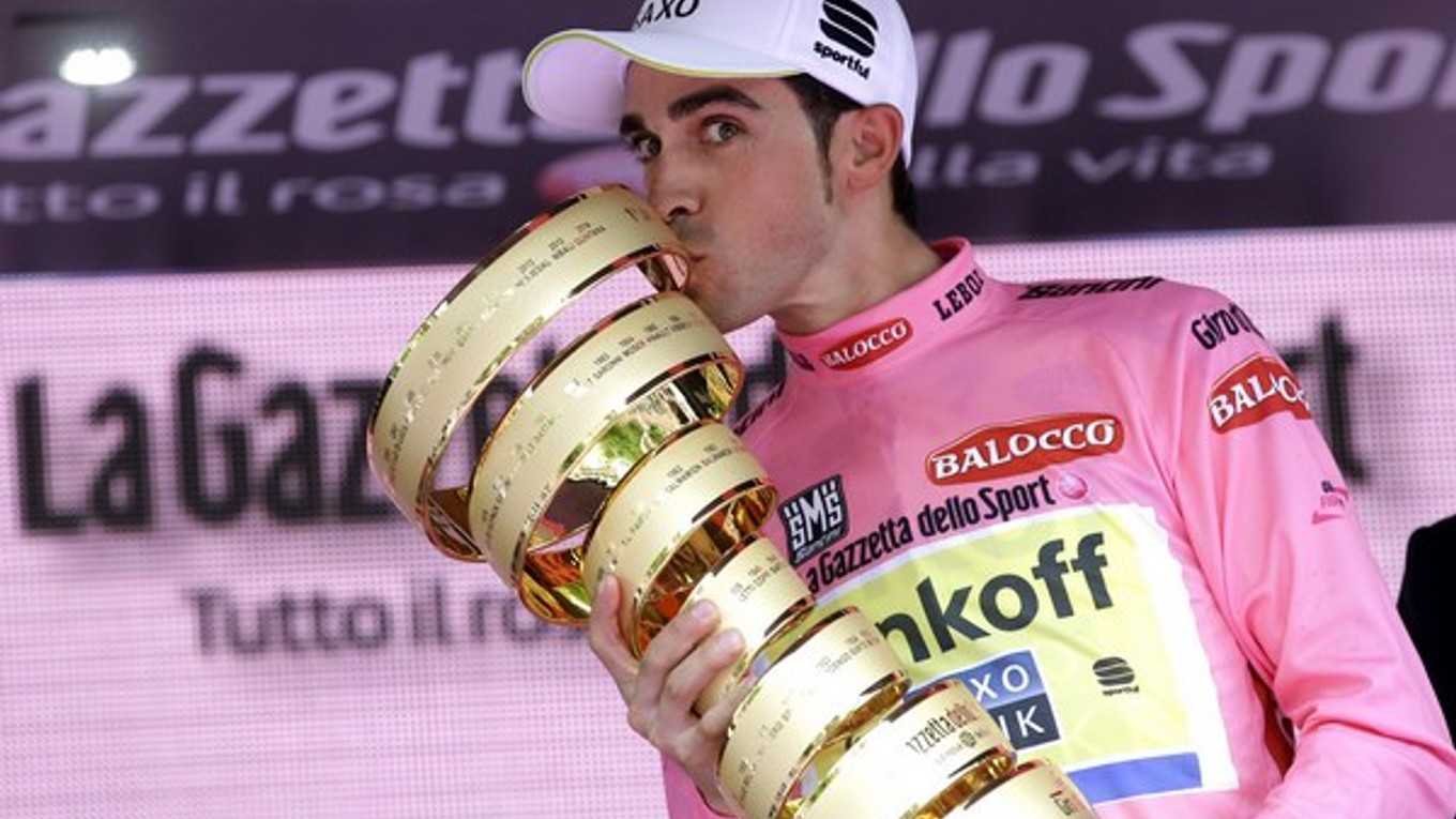 Alberto Contador sa teší z celkového víťazstva na  Giro d´Italia 2015.