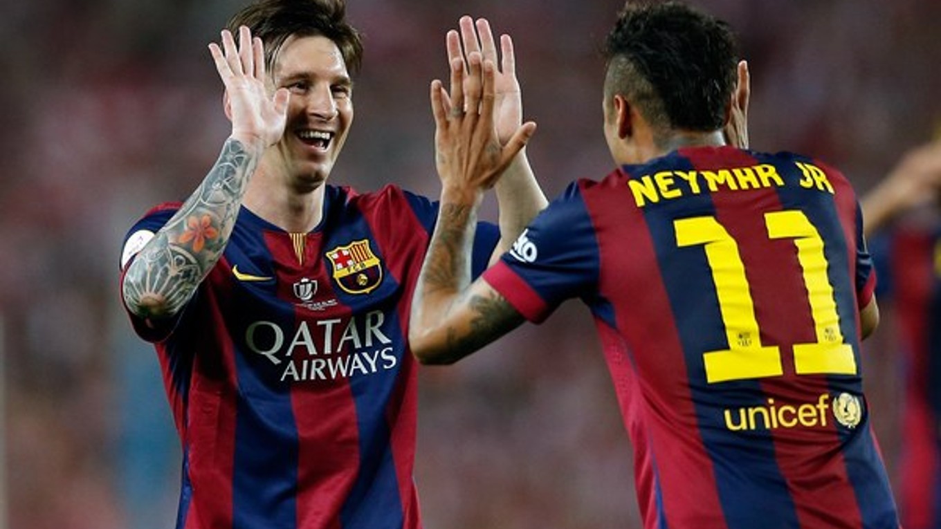 Najväčšie útočné zbrane Barcelony Lionel Messi (vľavo) a Neymar.