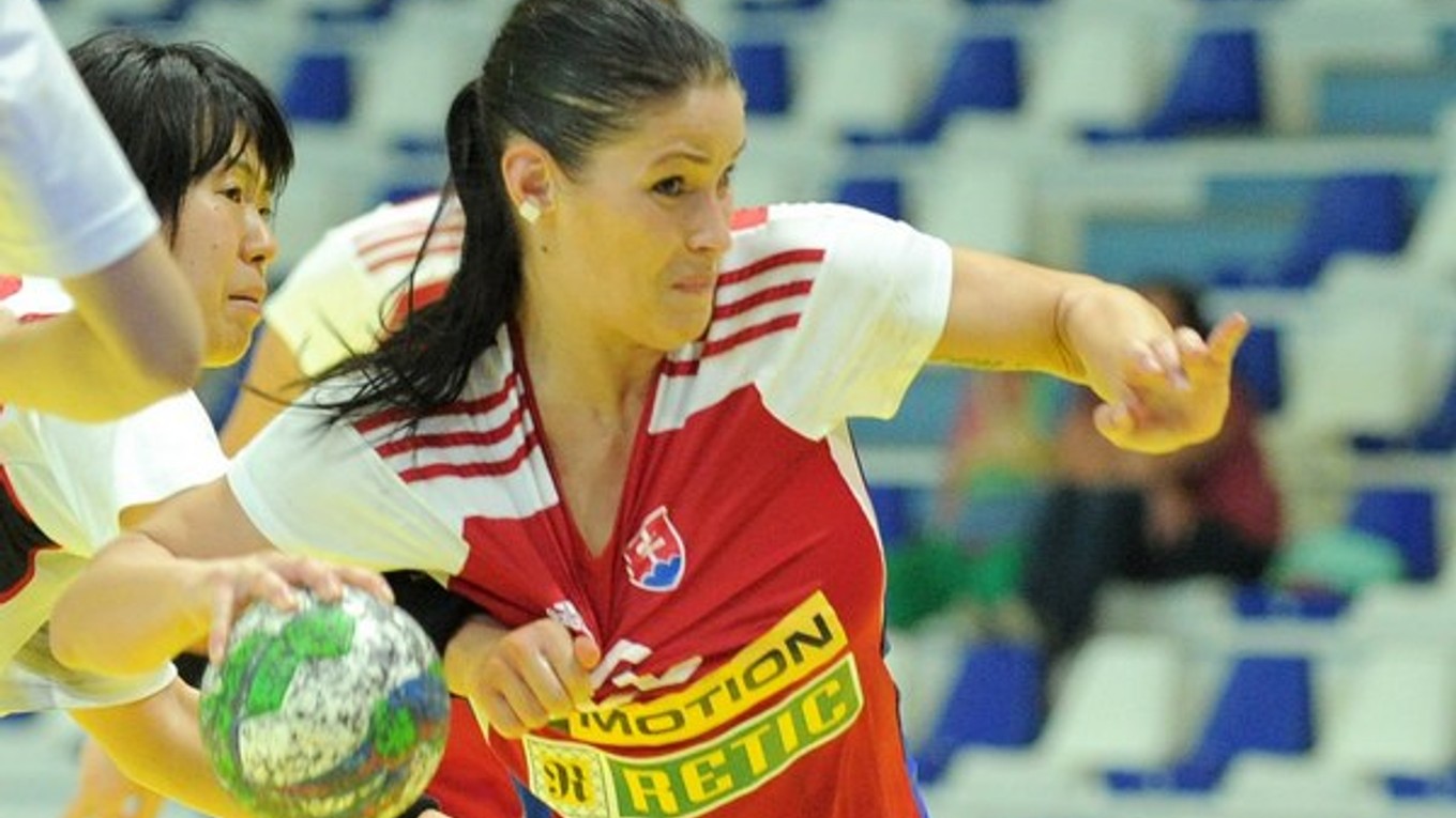 Slovenská hádzanárka Klaudia Michnová v prípravnom zápase proti Japonsku.