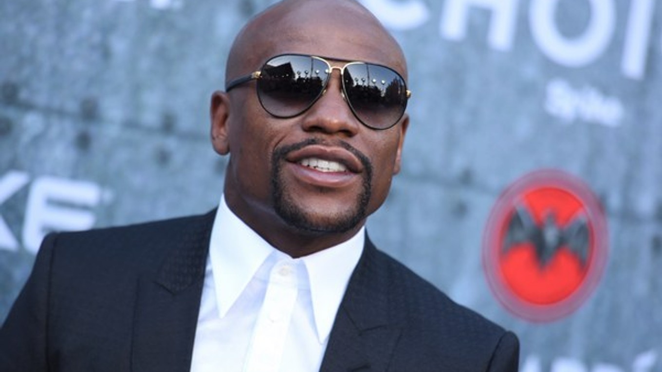 Floyd Mayweather zarába spomedzi všetkých športovcov najlepšie.