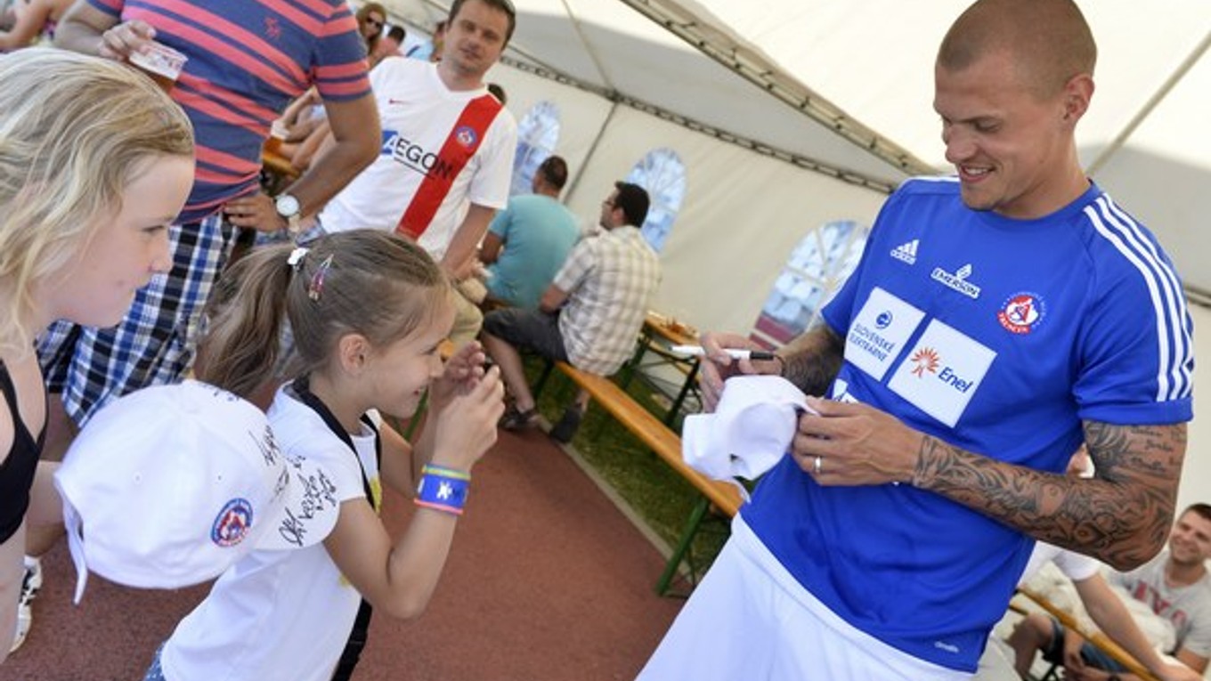 Akcie Hviezdy deťom sa zúčastnil aj reprezentačný stopér Martin Škrtel.